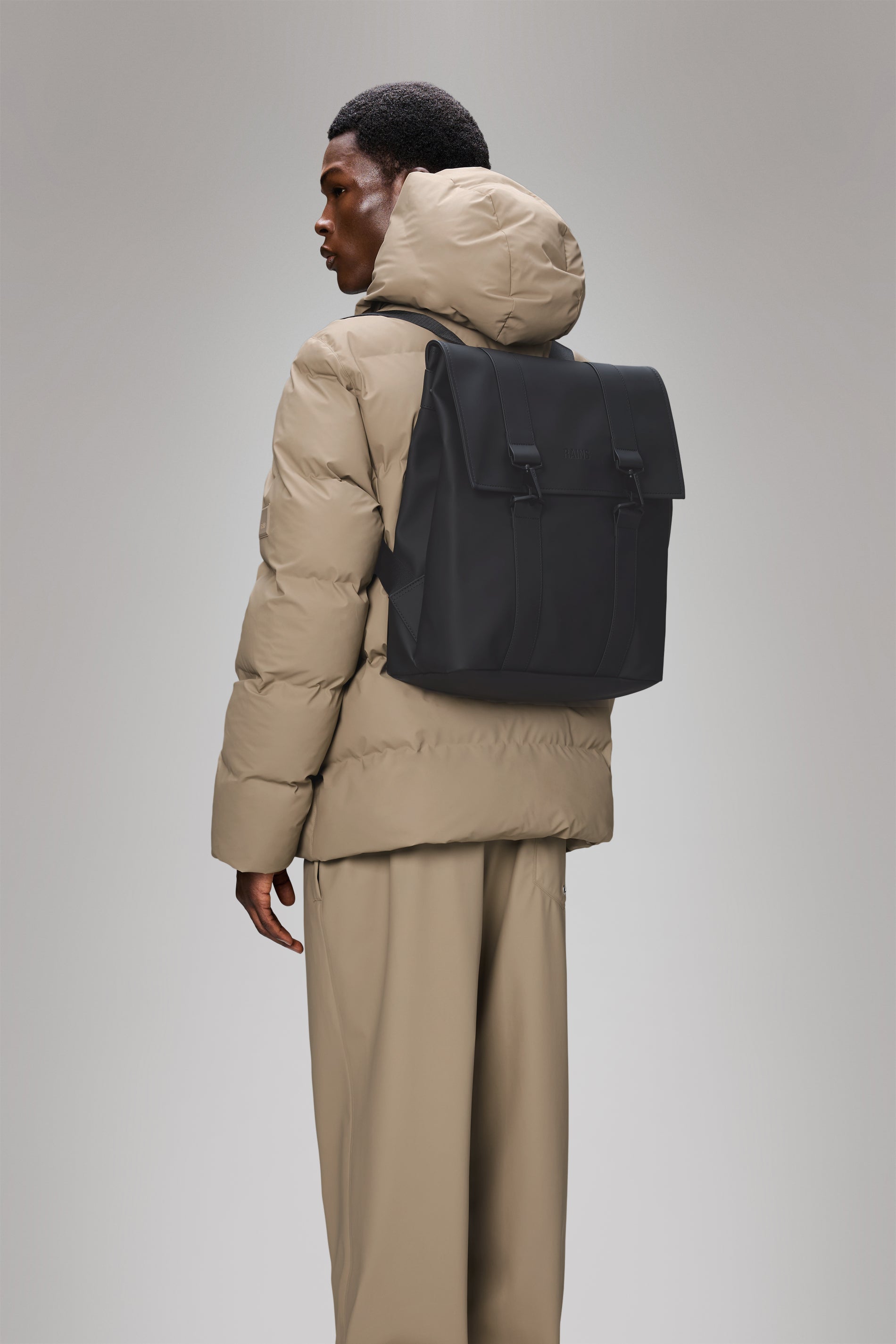 Rains MSN Bag Black 6L H30 x D5.50 x W40 cm Laptop bag