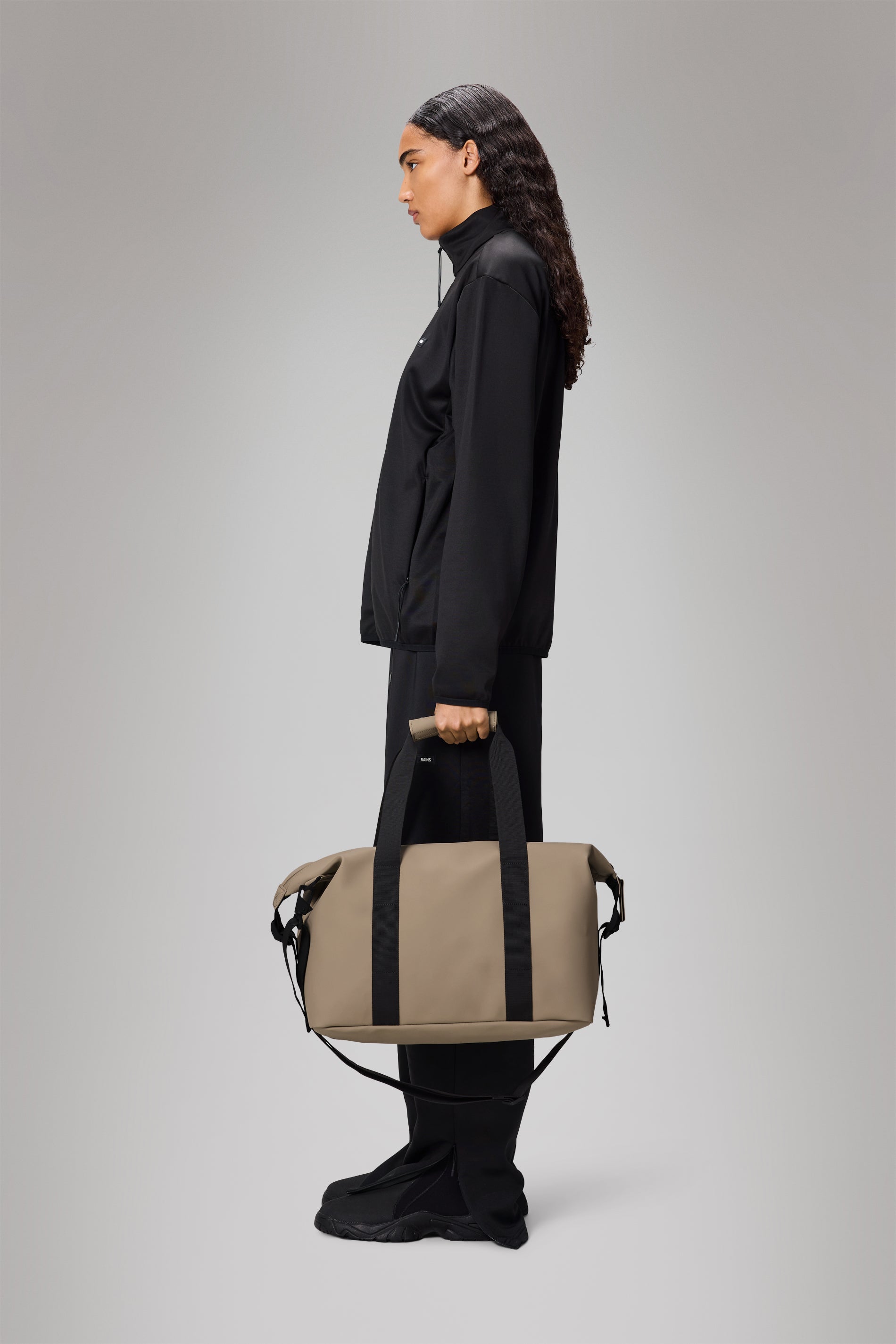 Rains Hilo Weekend Bag Small Beige 23.50L H29 x D18 x W50 cm Weekender