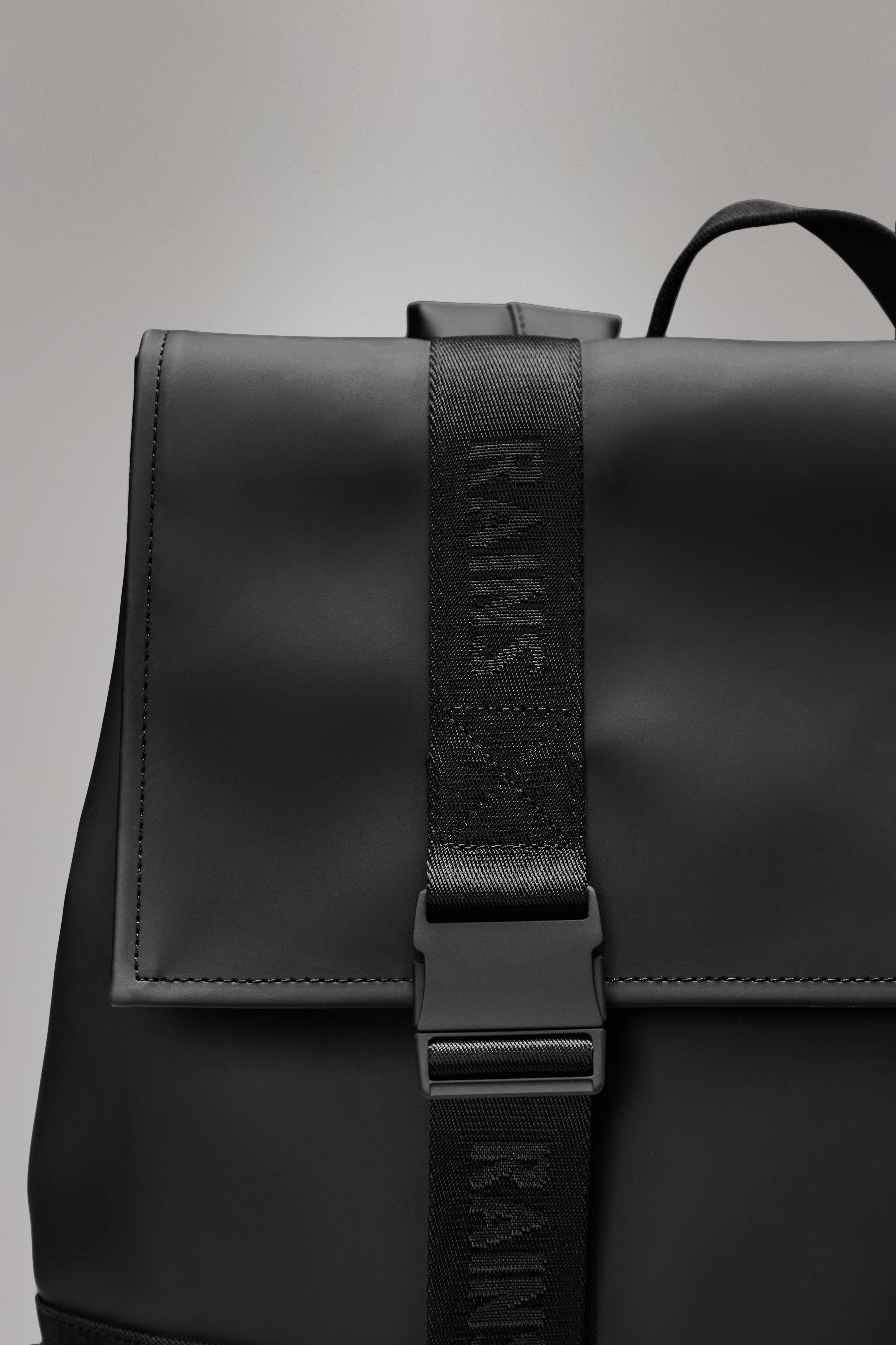 Rains Trail MSN Bag Black 21.50L H40 x D14.50 x W37 cm Backpack