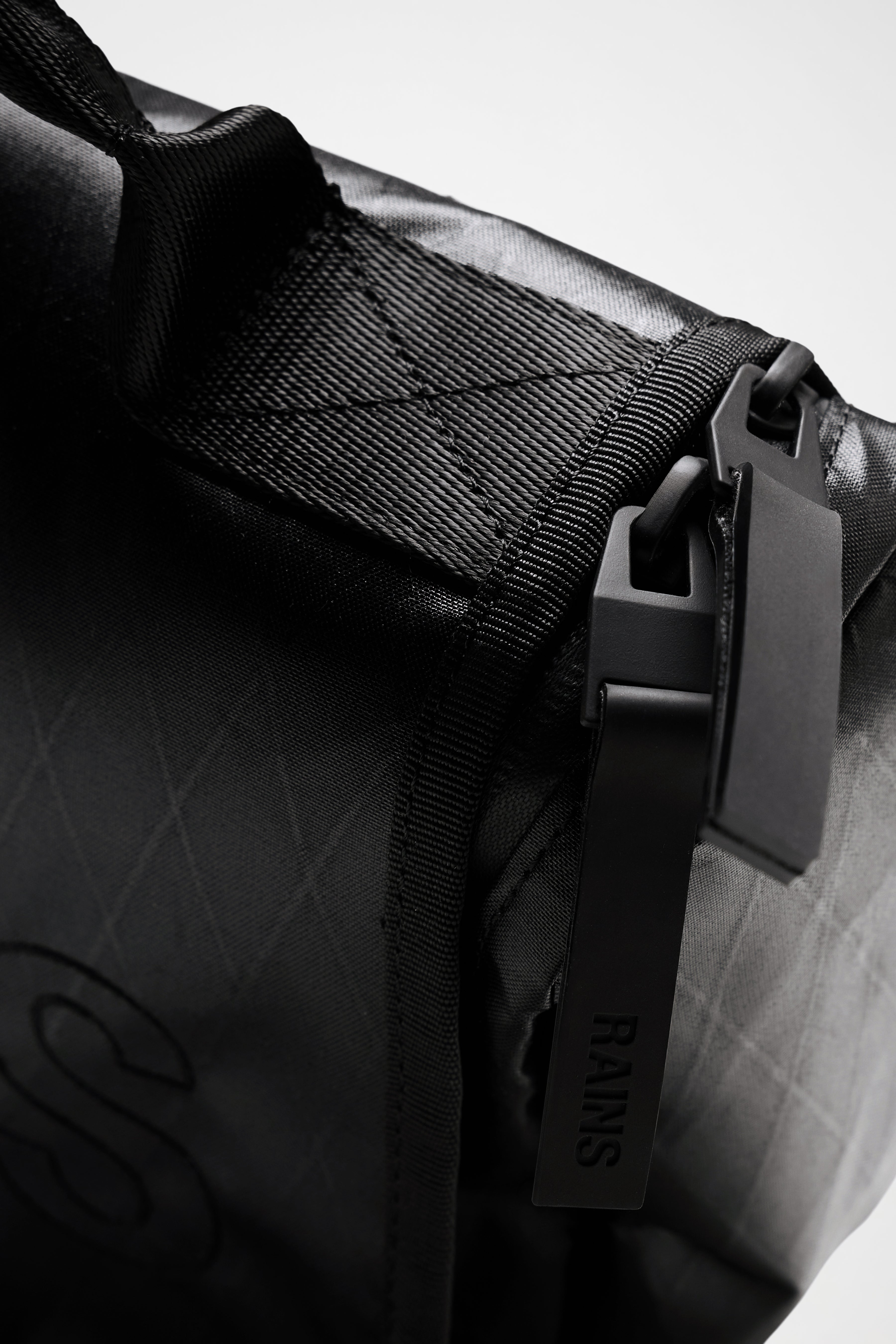 RAINS TexXel Wash Bag Jet Black 5.50L H16 x D12 x W27 cm Wash Bag