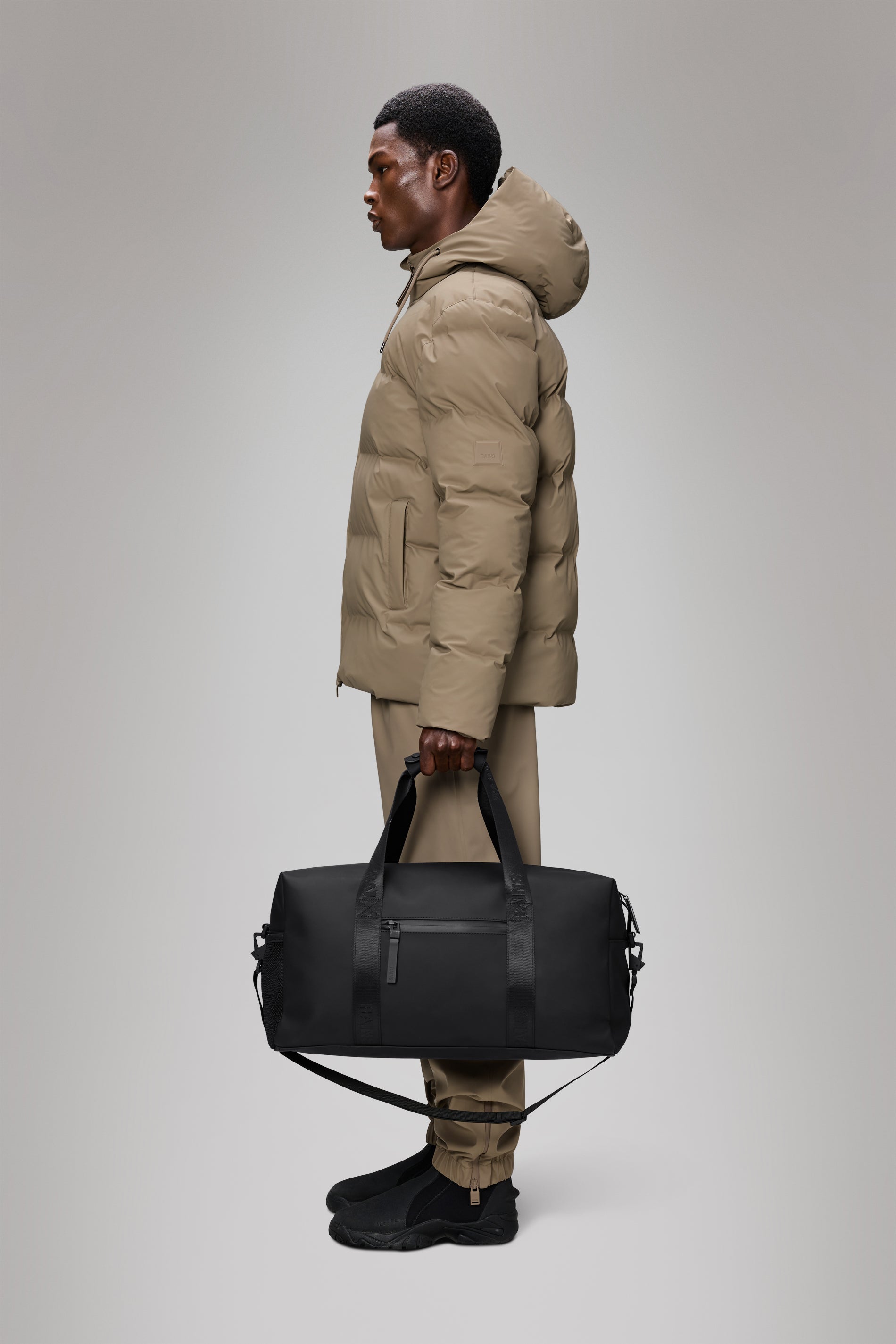 Rains Trail Gym Bag Black 26L H25 x D22 x W48.50 cm Weekender