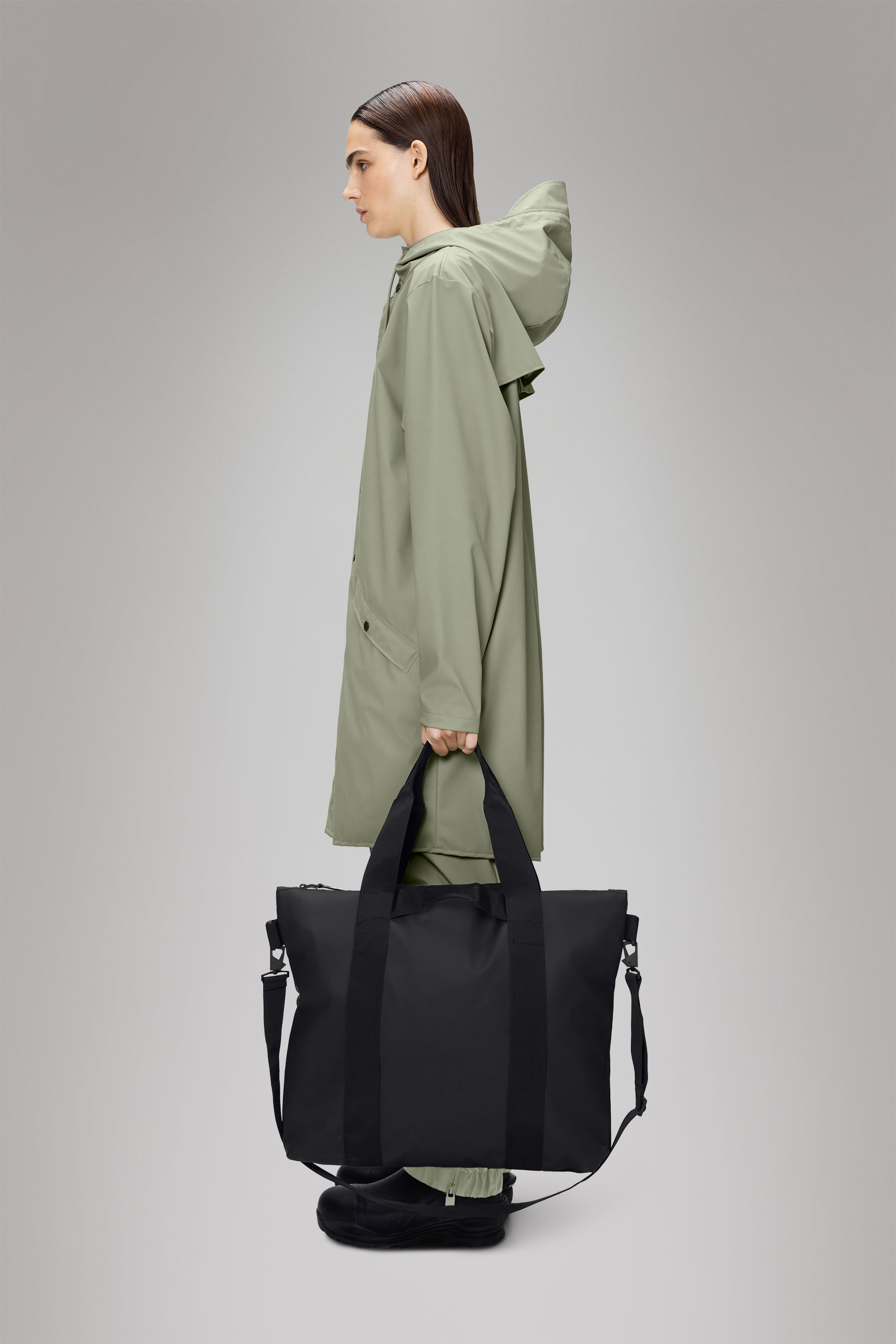 Rains Tote Bag Black 22L H46 x D10 x W49 cm Tote