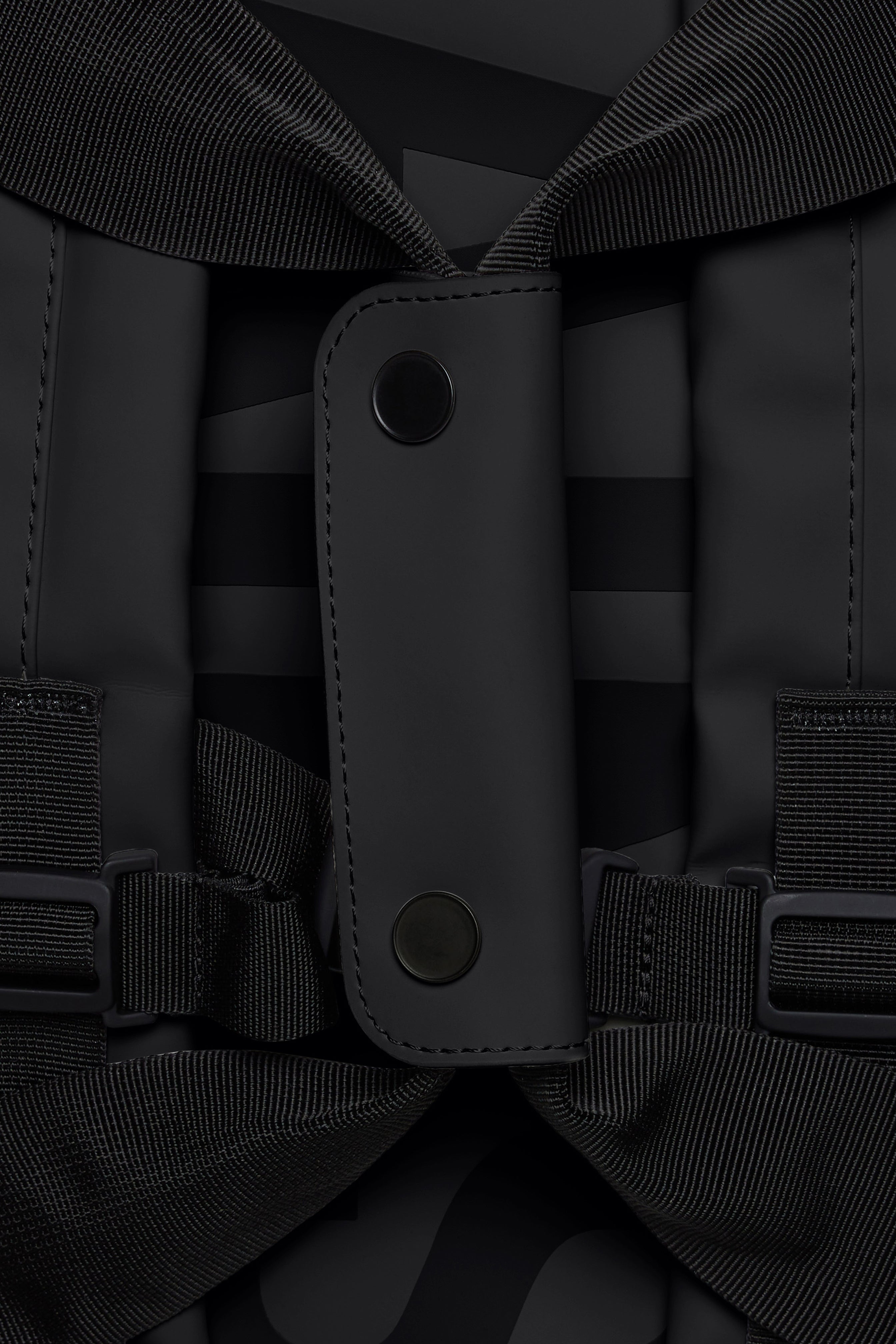 Rains Texel Duffel Bag Black 68L H34 x D34 x W59 cm Duffel