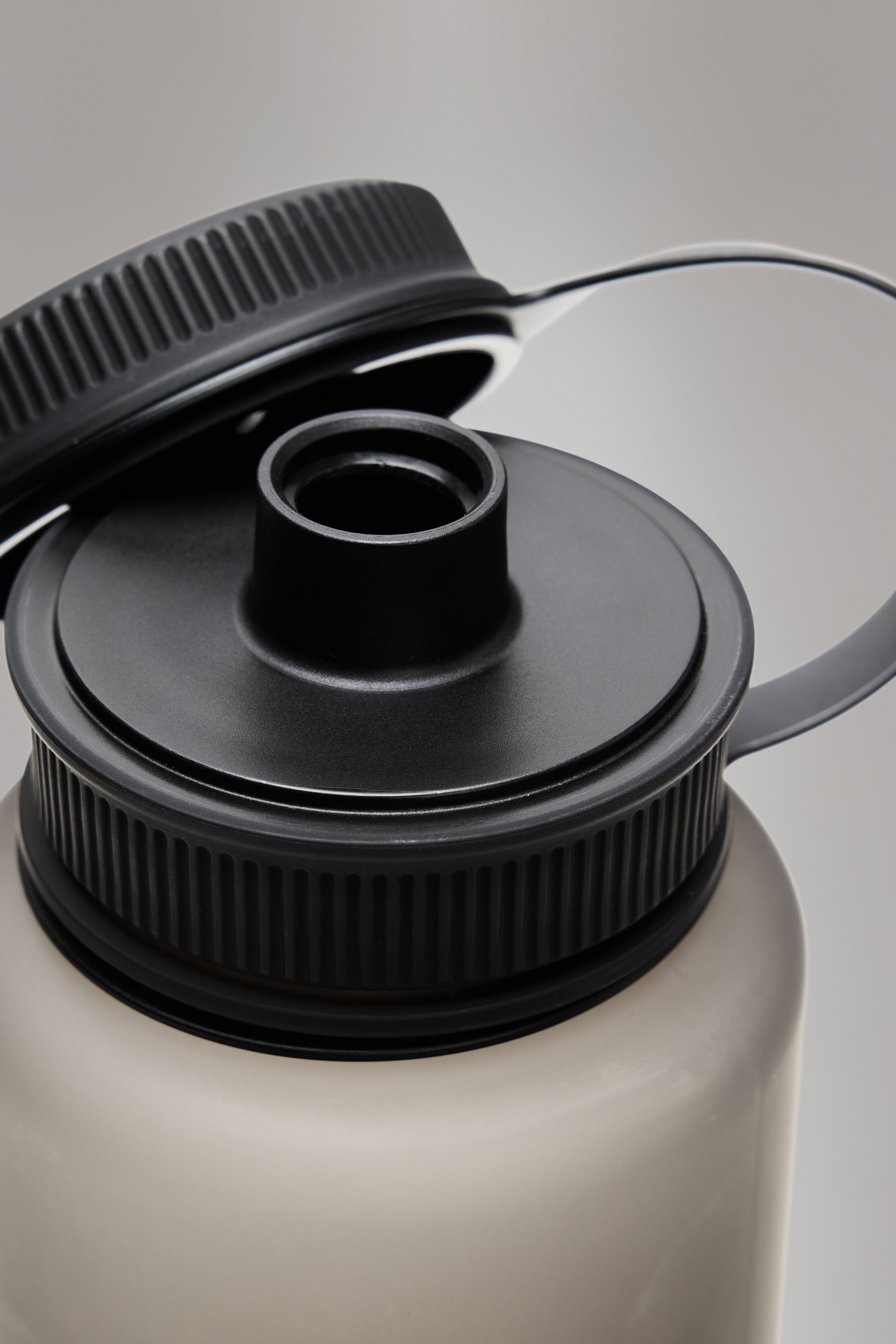 Rains Water Bottle 900ml Black Bottles