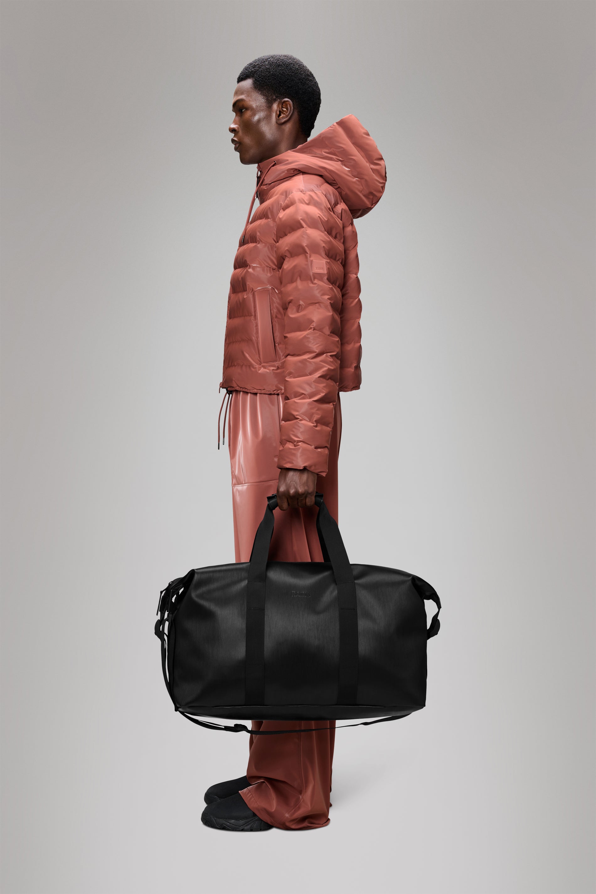 RAINS Hilo Weekend Bag Black Grain 36L H35 x D26 x W62 cm Weekender