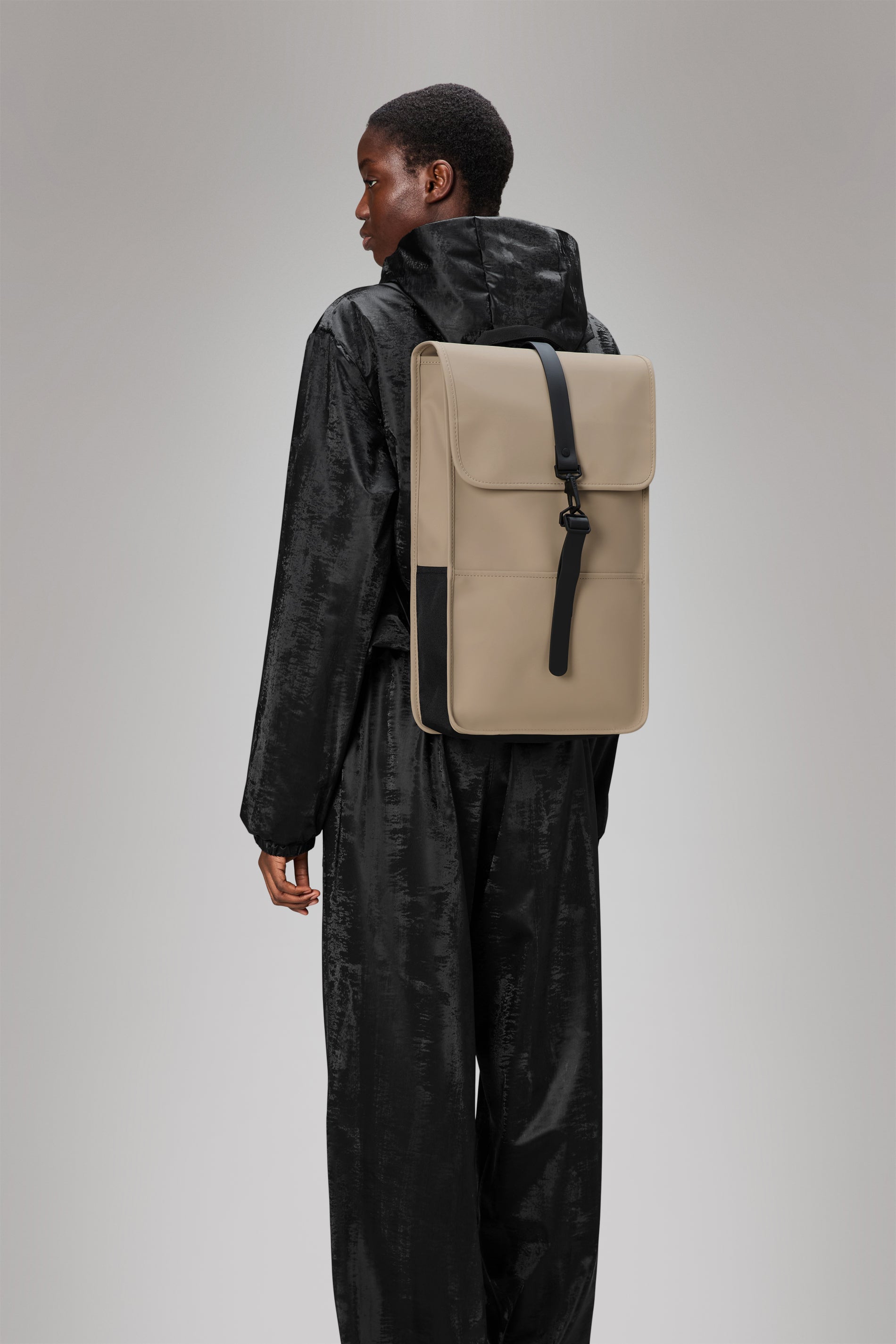 Rains Backpack Beige 18L H50 x D12 x W30 cm Backpack