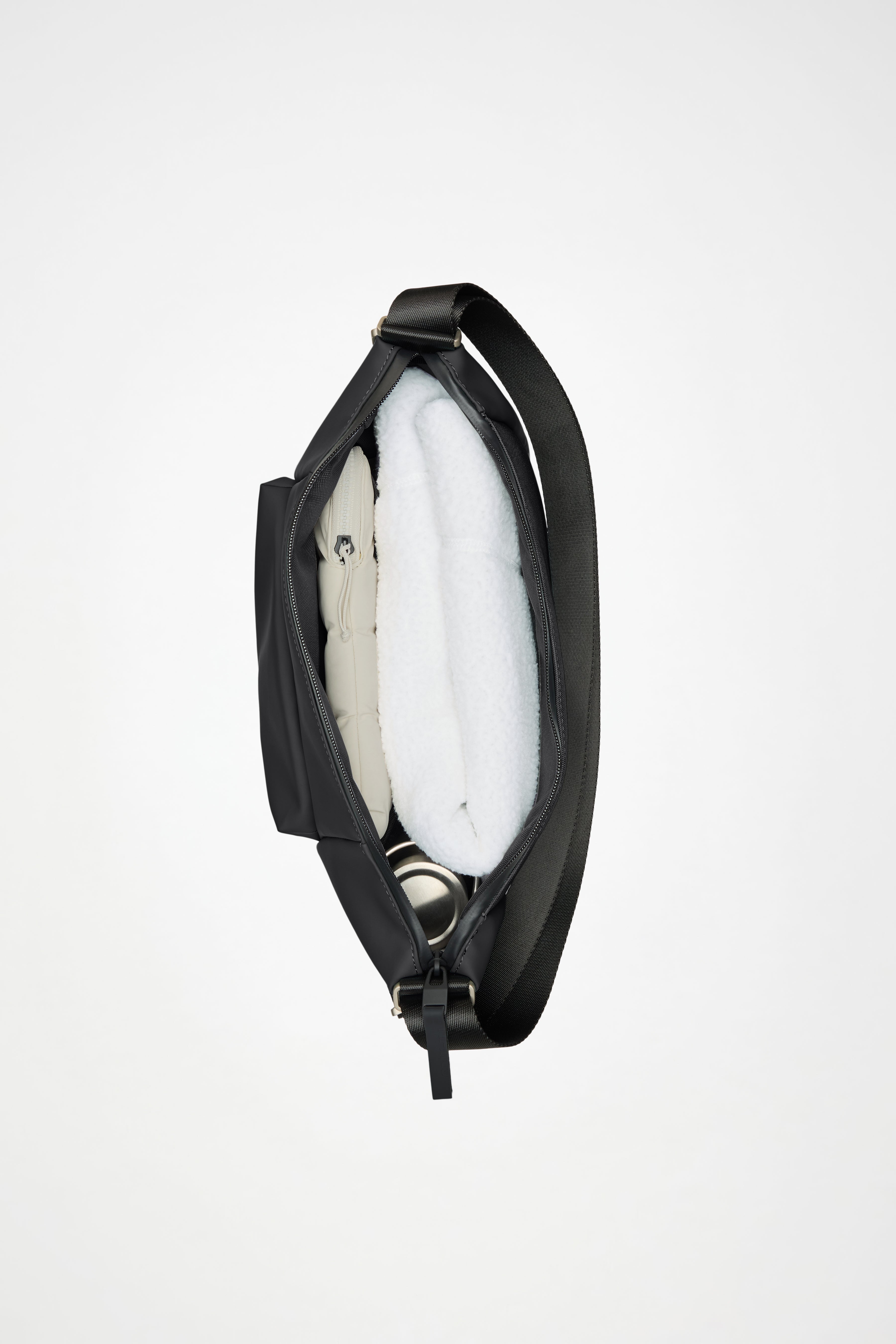 RAINS Otaru Hobo Backpack Black 17L H41 x D13 x W32 cm Backpack