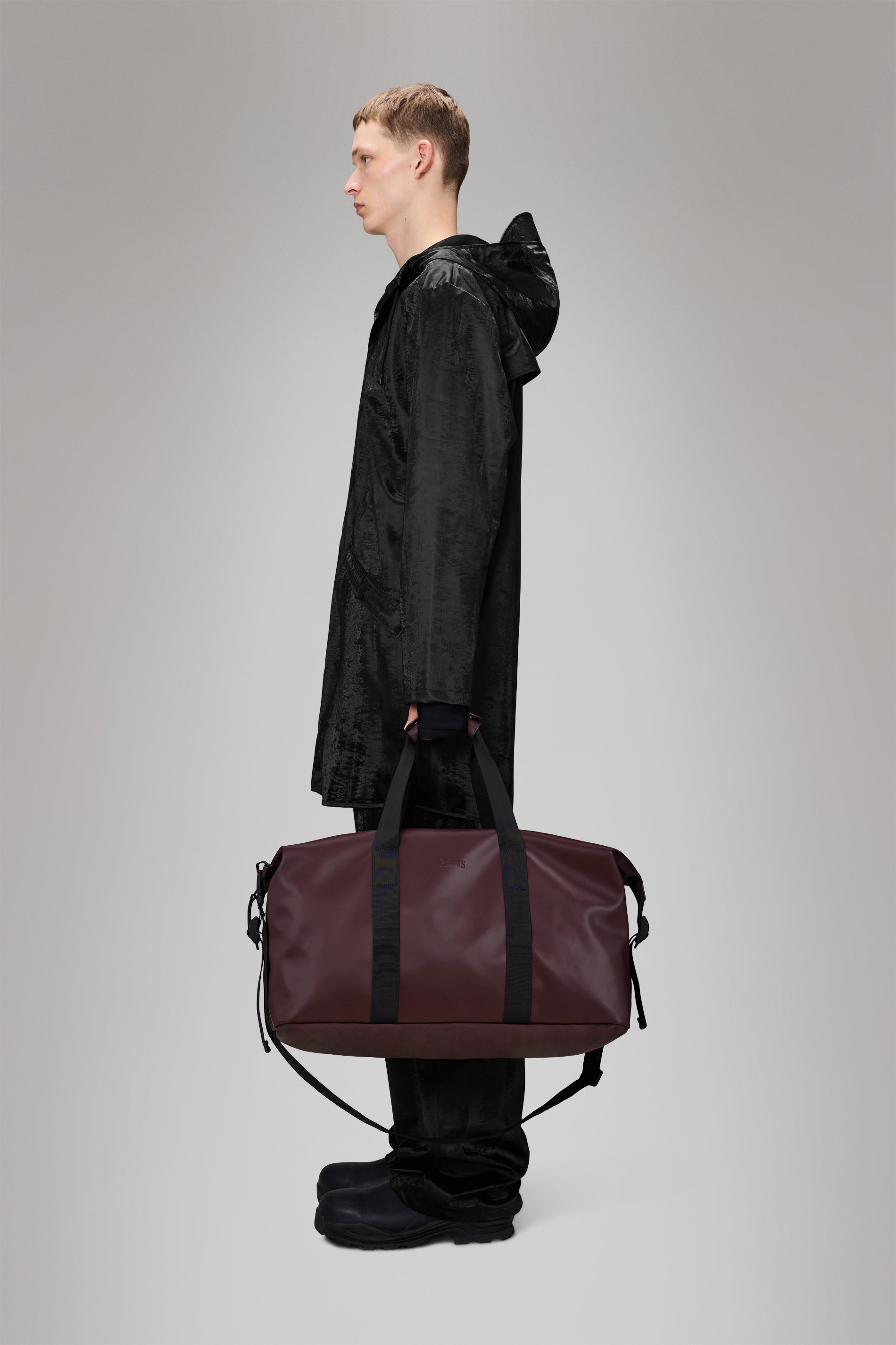 RAINS Hilo Weekend Bag Depth 36L H39 x D26 x W52 cm Weekender