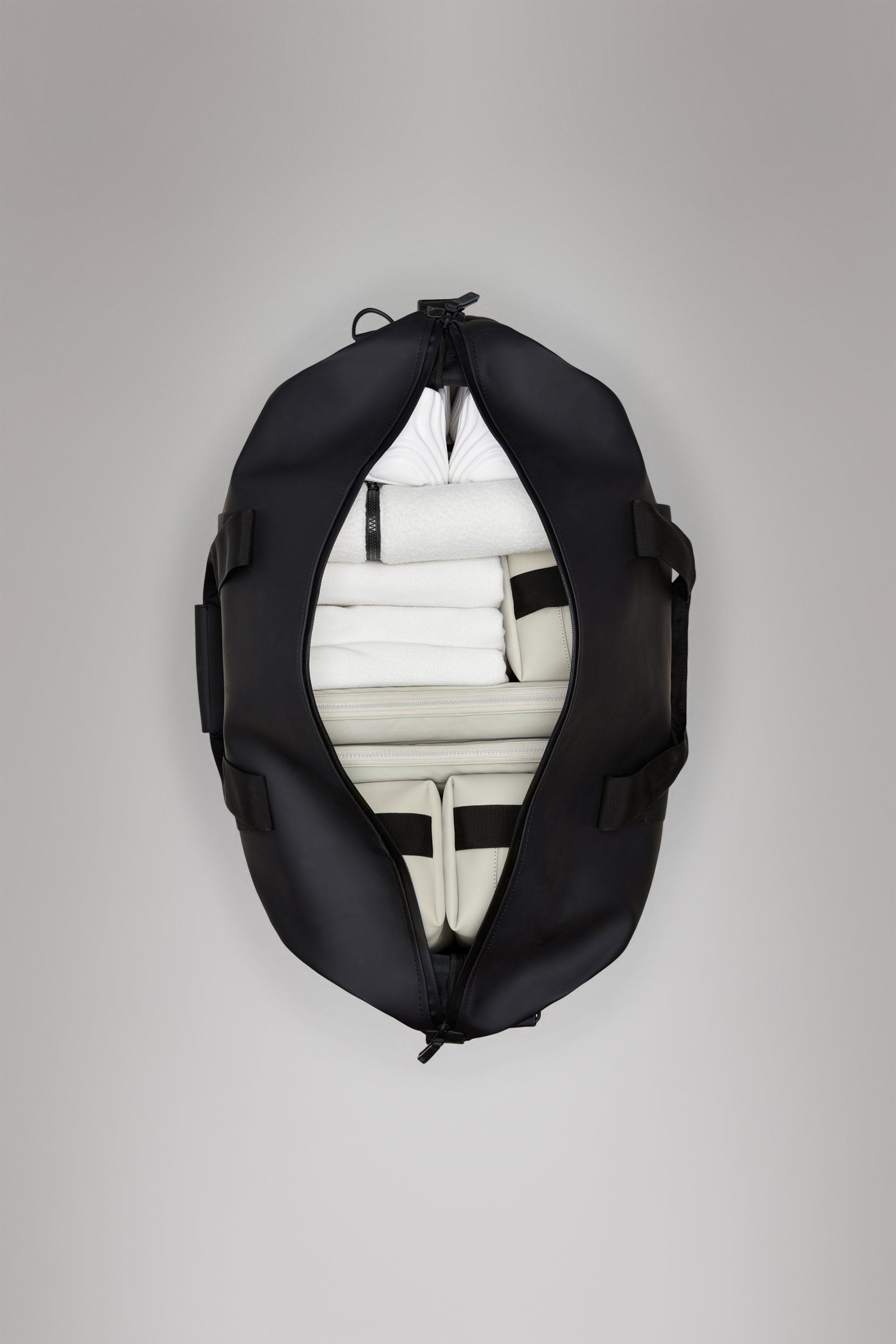 RAINS Hilo Weekend Bag Nimbus 36L H35 x D26 x W62 cm Weekender