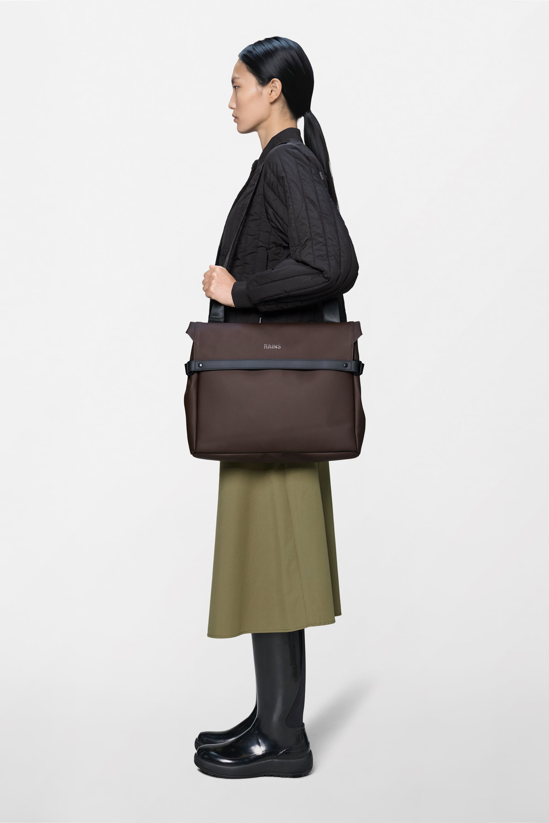 RAINS OTG Messenger Bag Bark 13L H32 x D11 x W40 cm Messenger