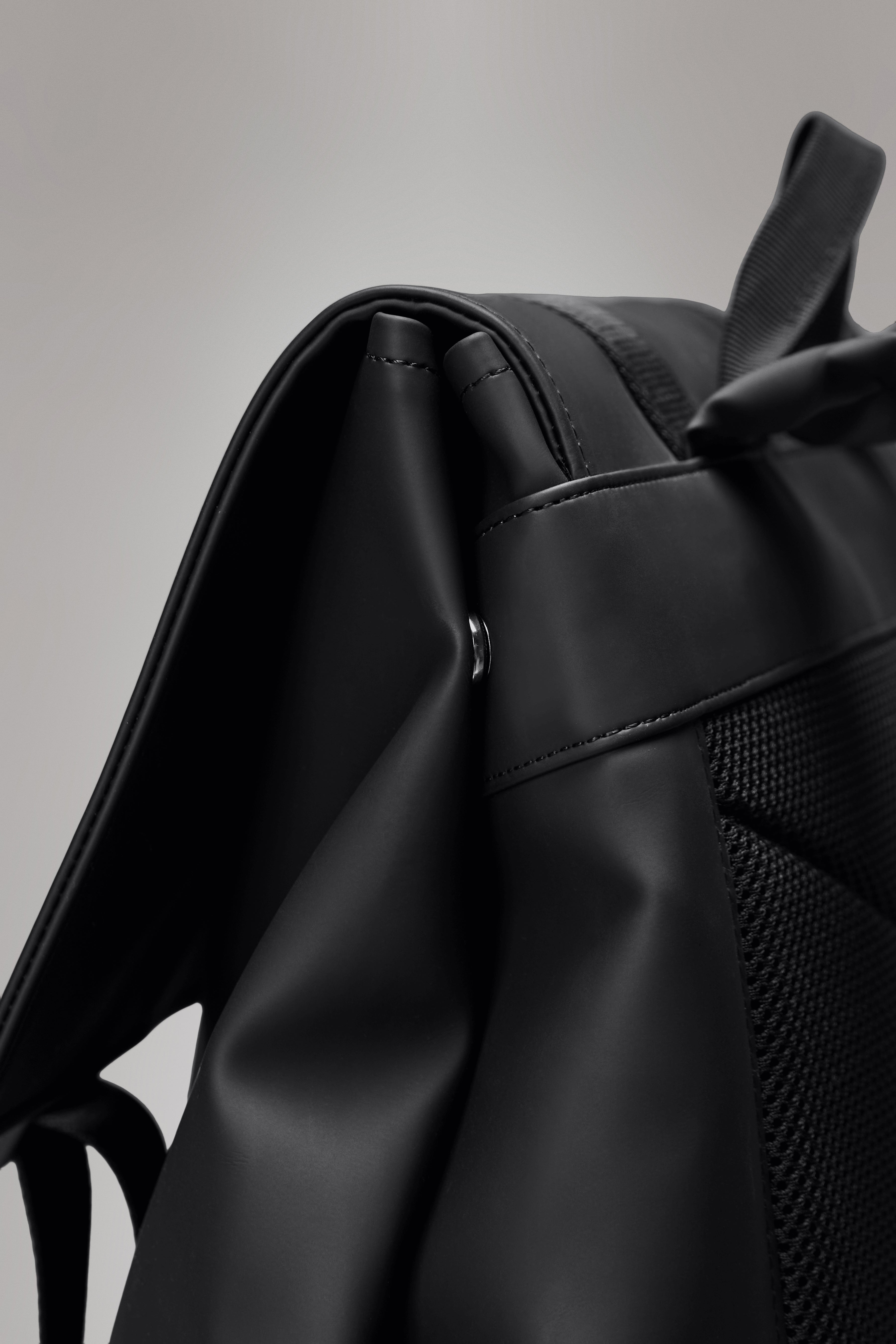 Rains Trail MSN Bag Black 21.50L H40 x D14.50 x W37 cm Backpack