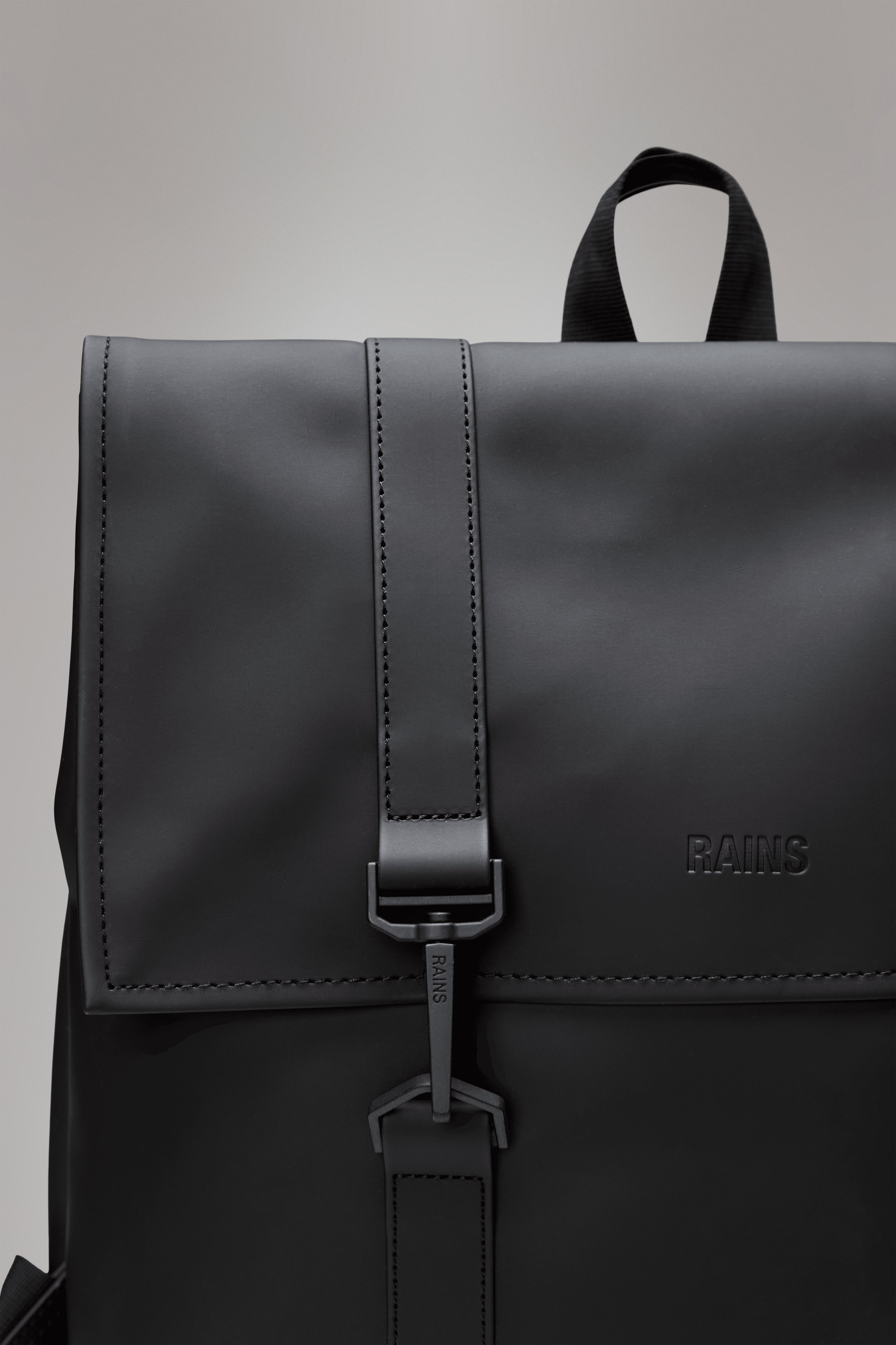 Rains MSN Bag Black 6L H30 x D5.50 x W40 cm Laptop bag