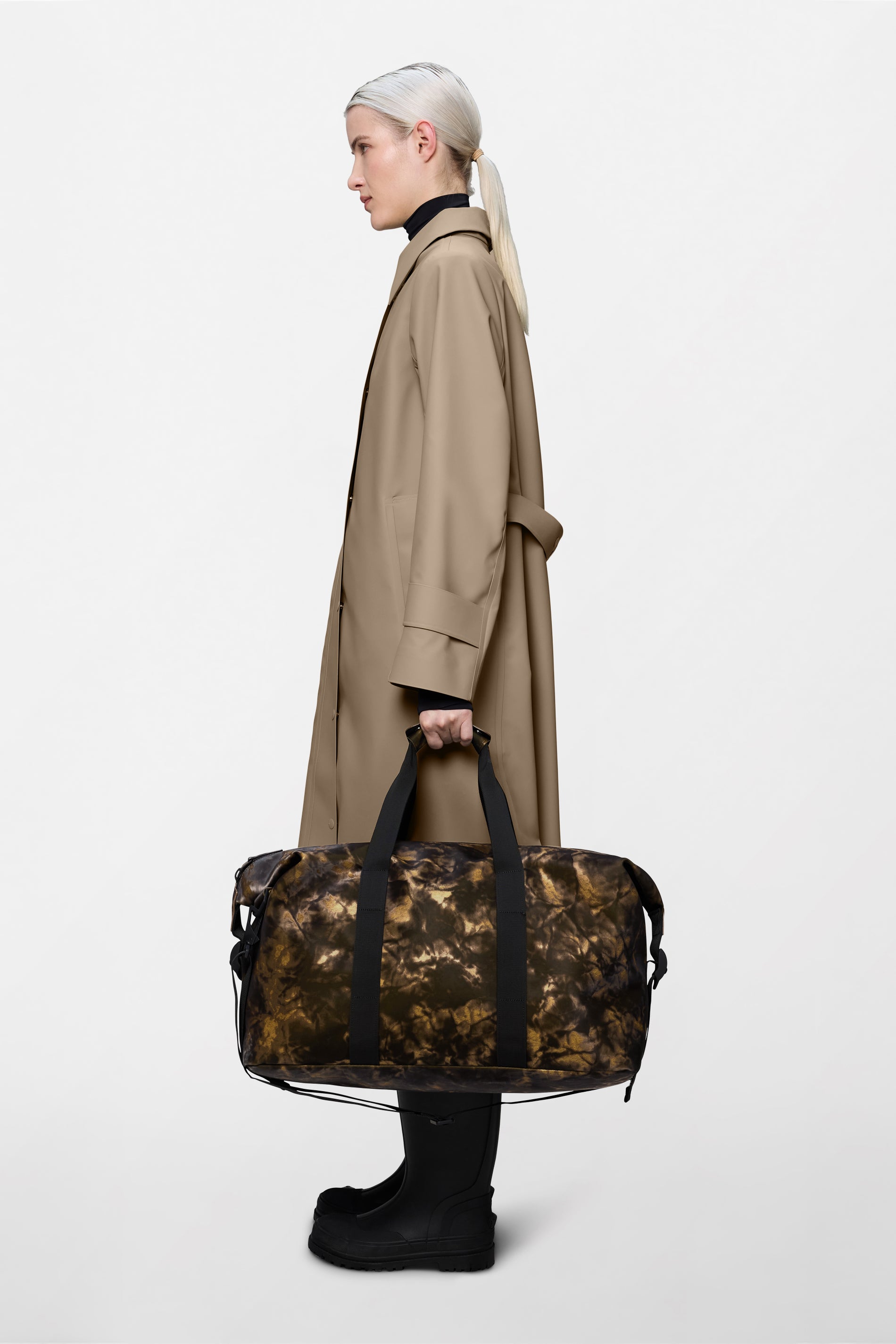 RAINS Hilo Weekend Bag Muddy 36L H27 x D26 x W52 cm Weekender