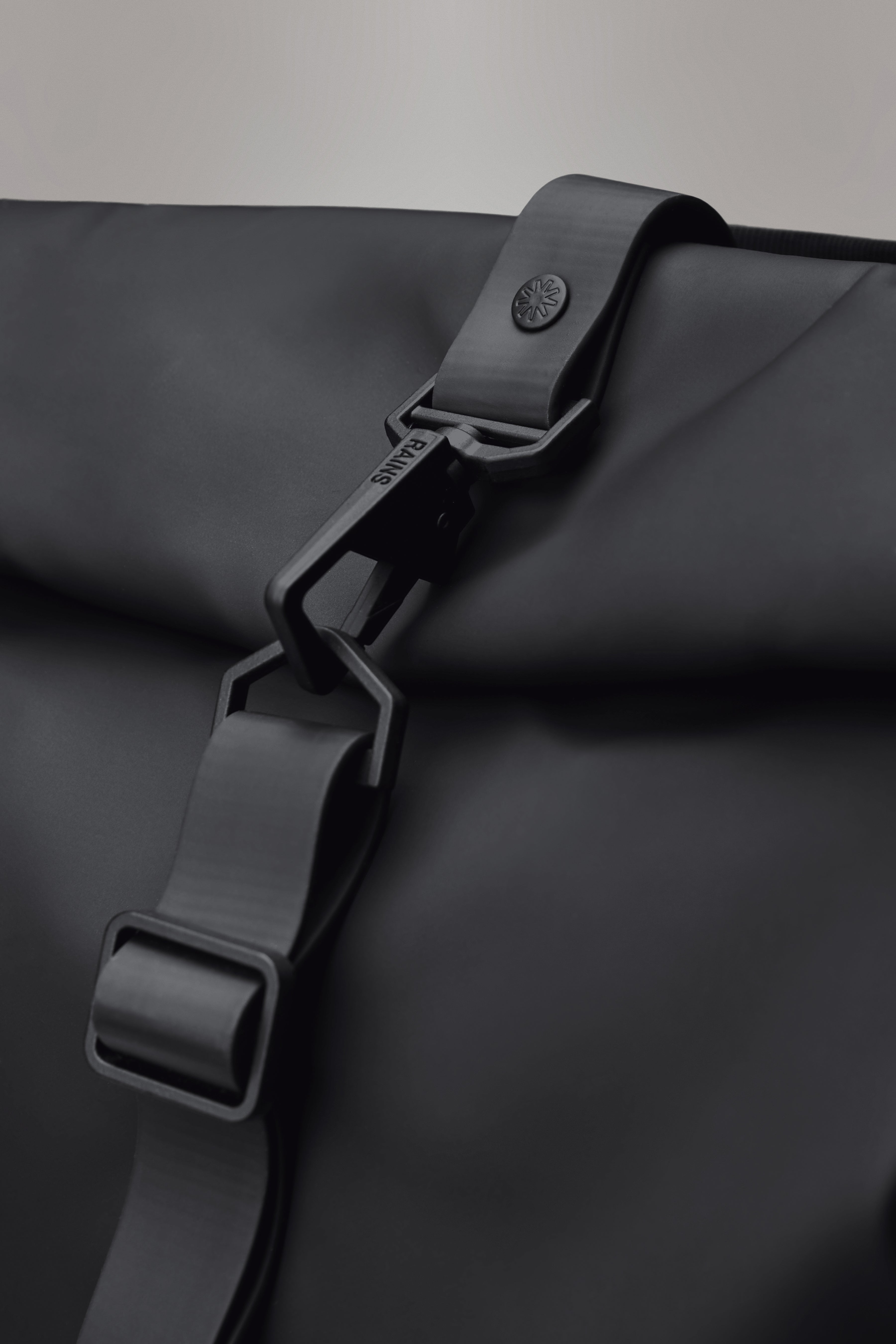 RAINS Rolltop Rucksack Grey 17L H60 x D11 x W32 cm Backpack