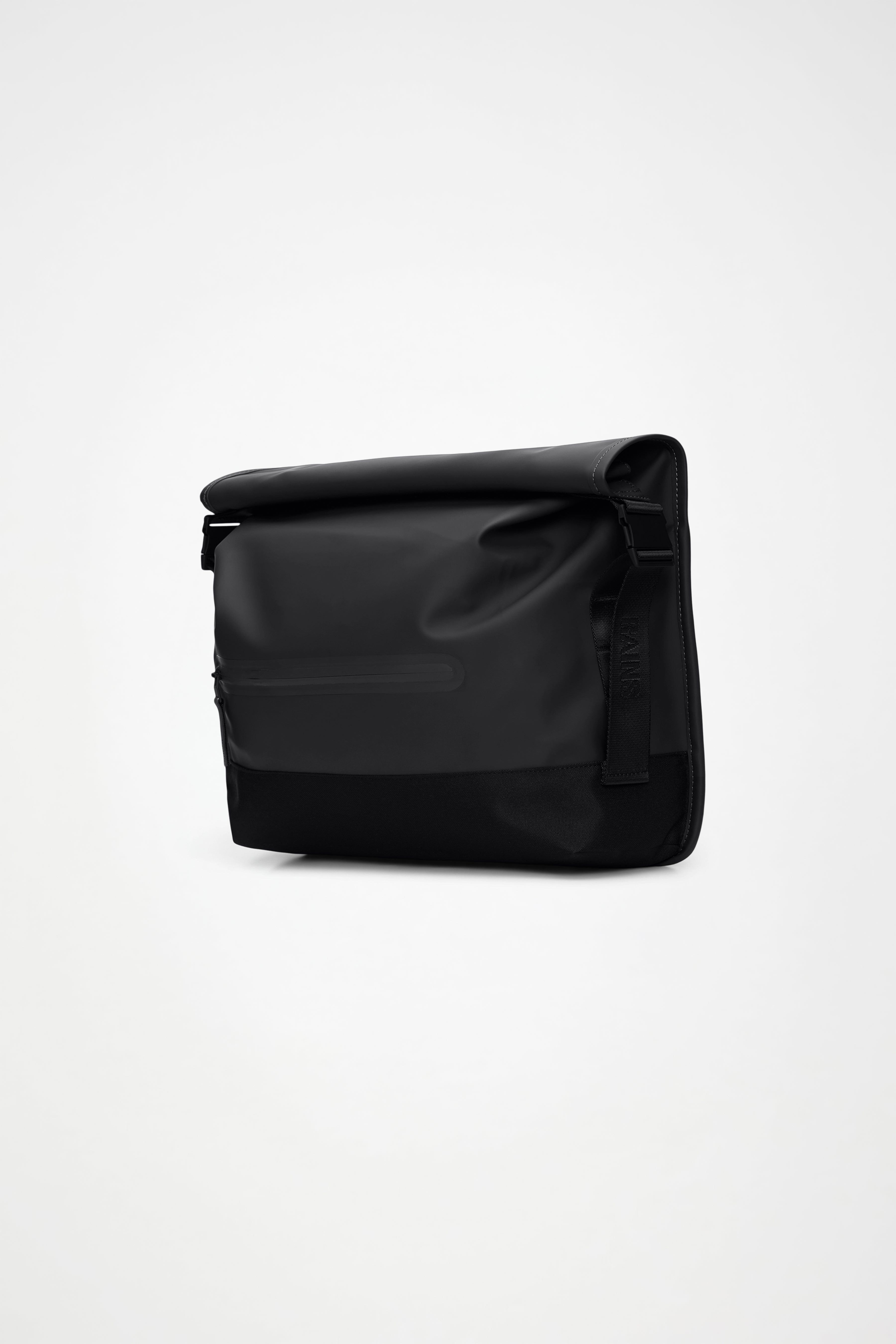 RAINS Trail Rolltop Messenger Bag Black 15.50L H35 x D12 x W37.50 cm Messenger
