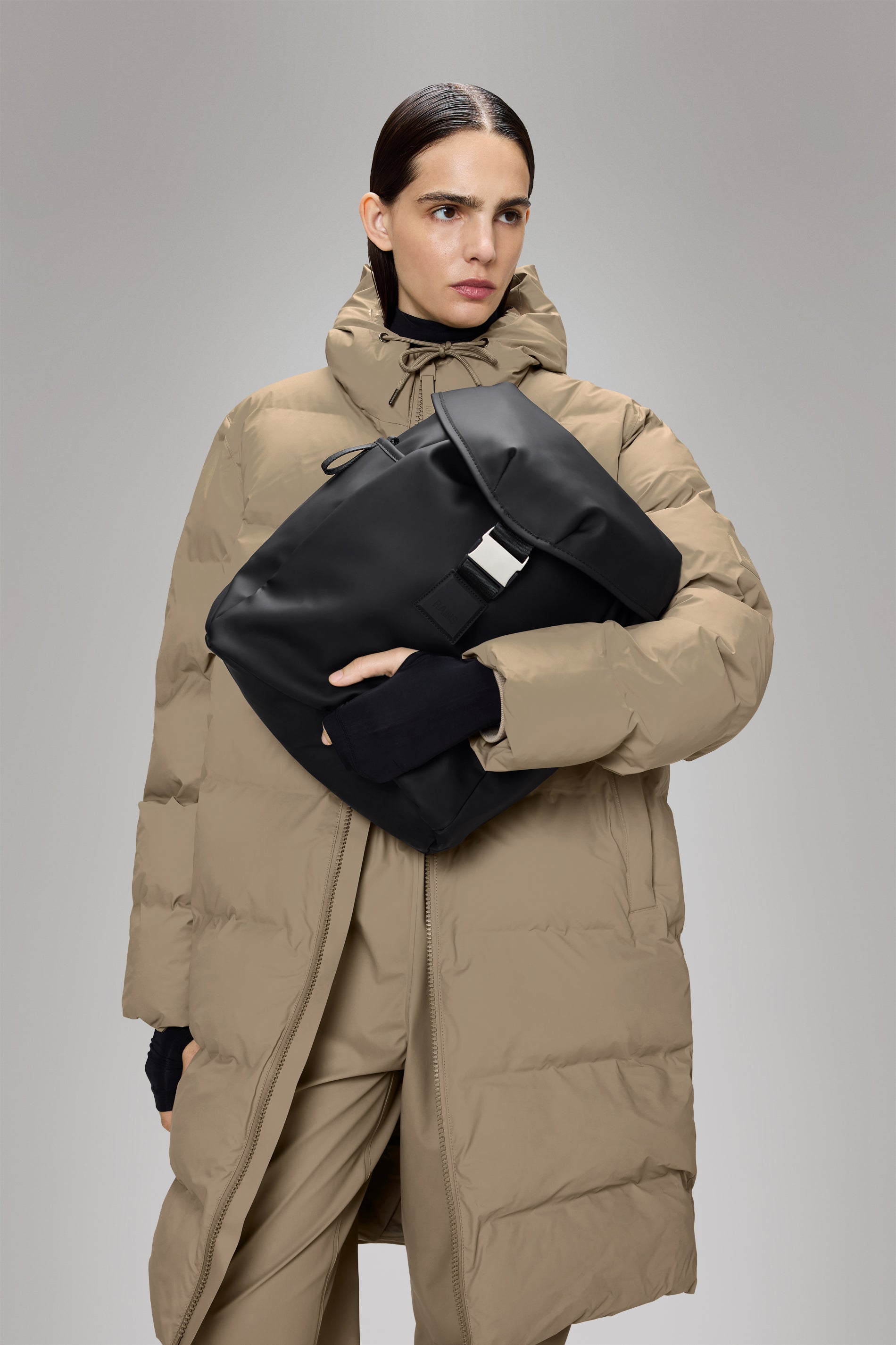 RAINS Valera Bucket Backpack Black 18L H41 x D15 x W29 cm Backpack