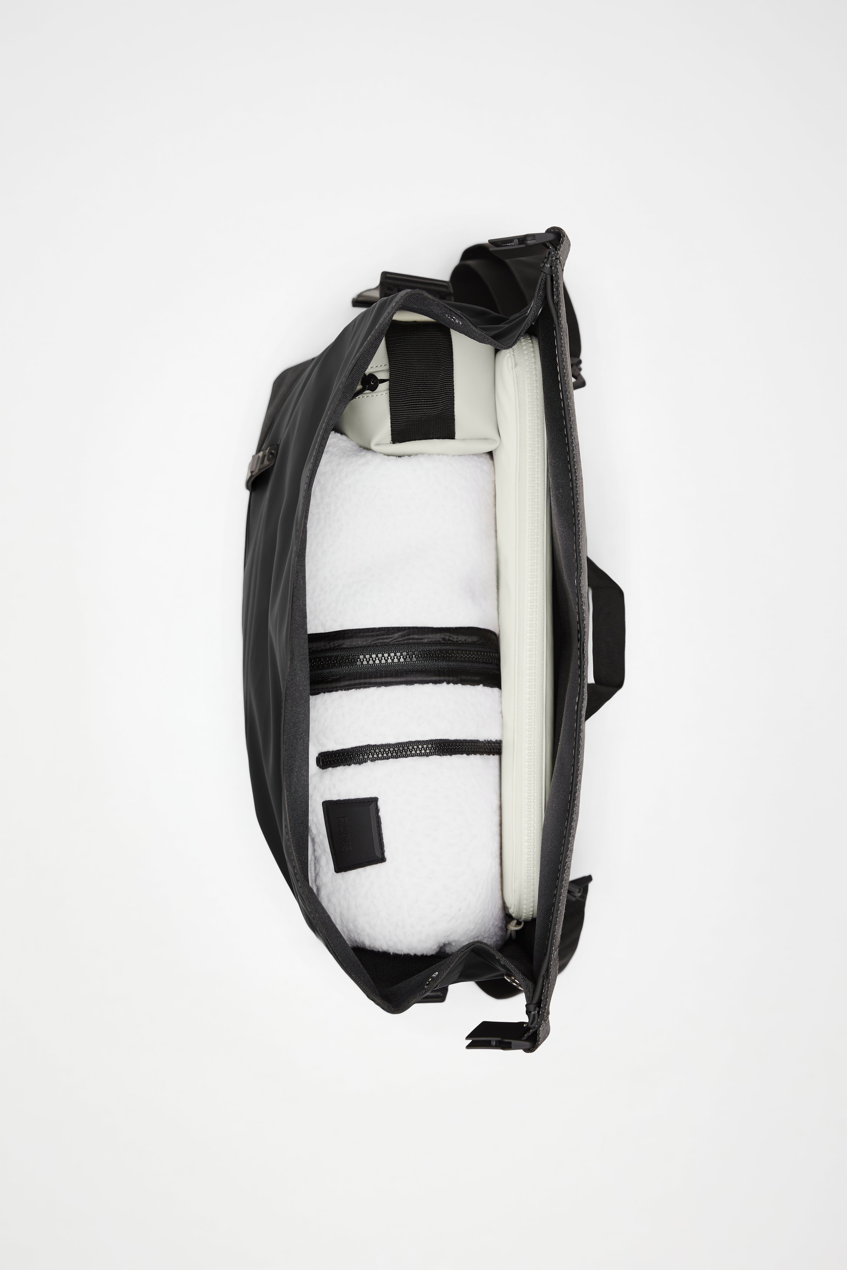 RAINS Trail Rolltop Messenger Bag Black 15.50L H35 x D12 x W37.50 cm Messenger