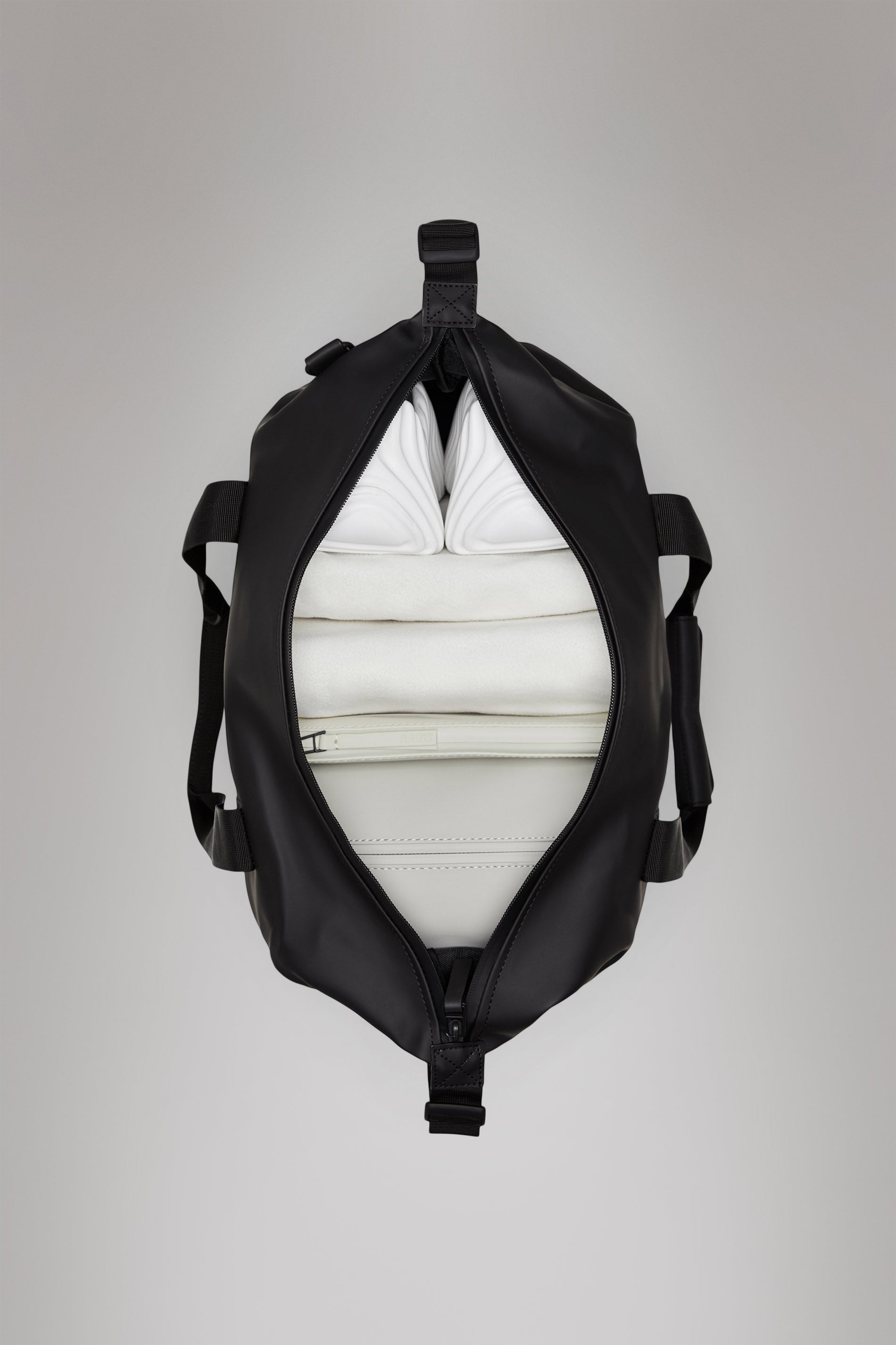 Rains Hilo Weekend Bag Small Black 23.50L H29 x D18 x W50 cm Weekender