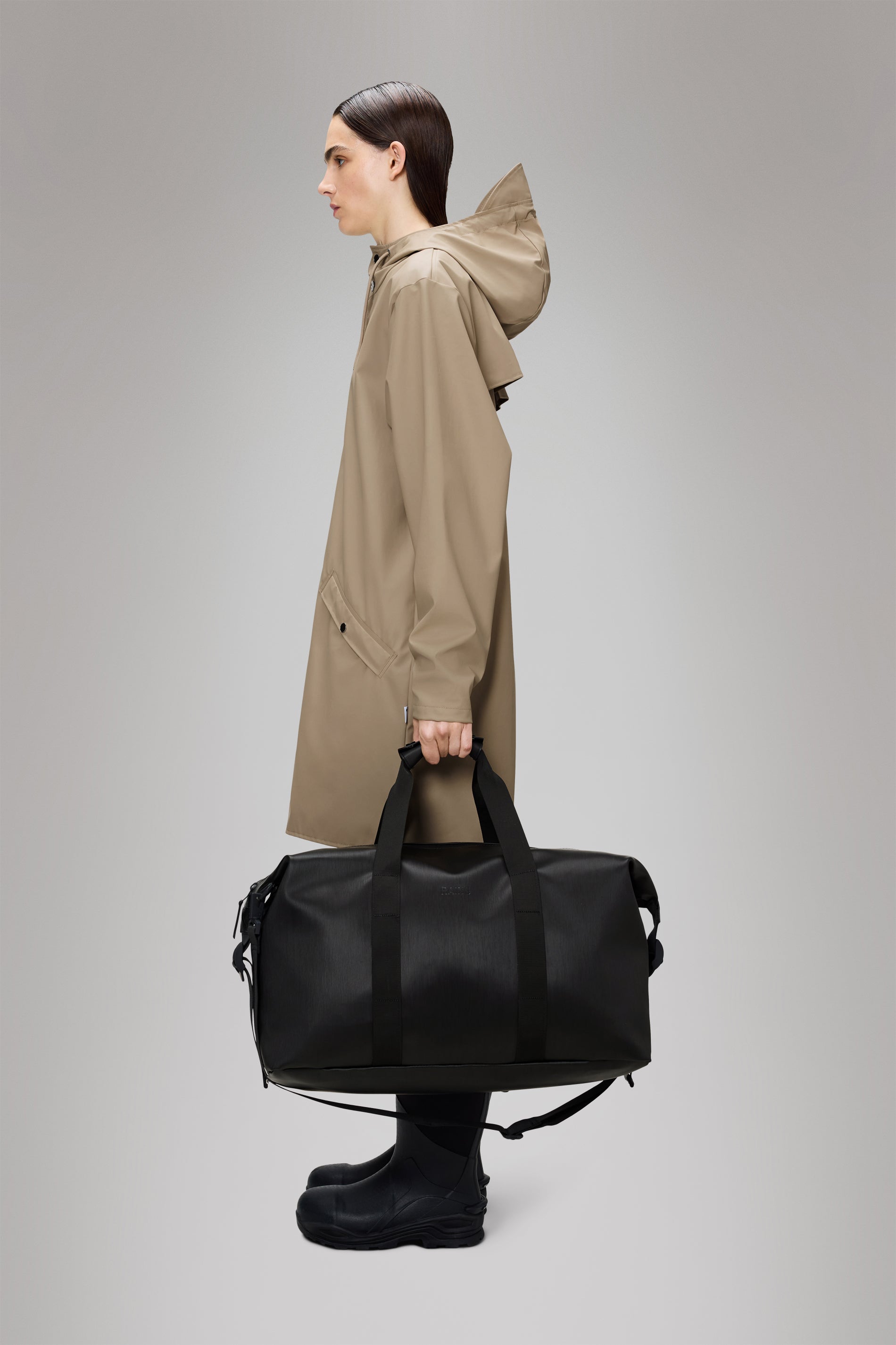 RAINS Hilo Weekend Bag Black Grain 36L H39 x D26 x W52 cm Weekender