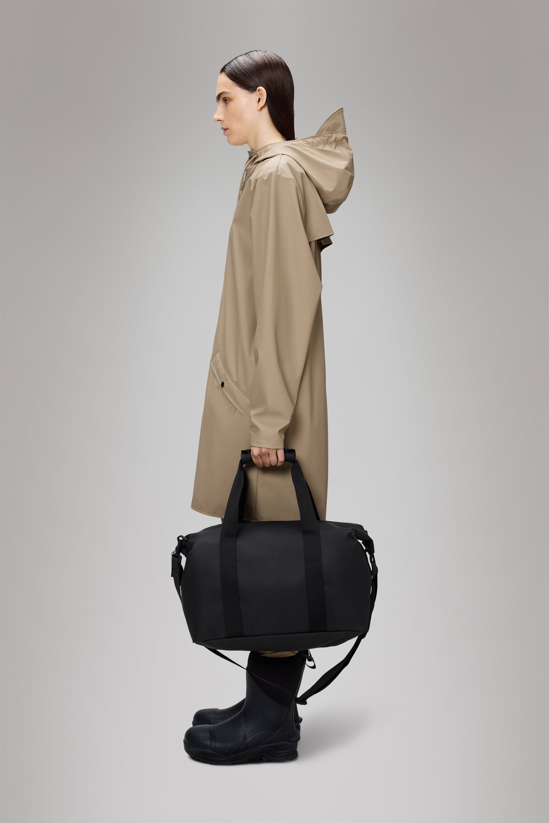 Rains Hilo Weekend Bag Small Black 23.50L H29 x D18 x W50 cm Weekender