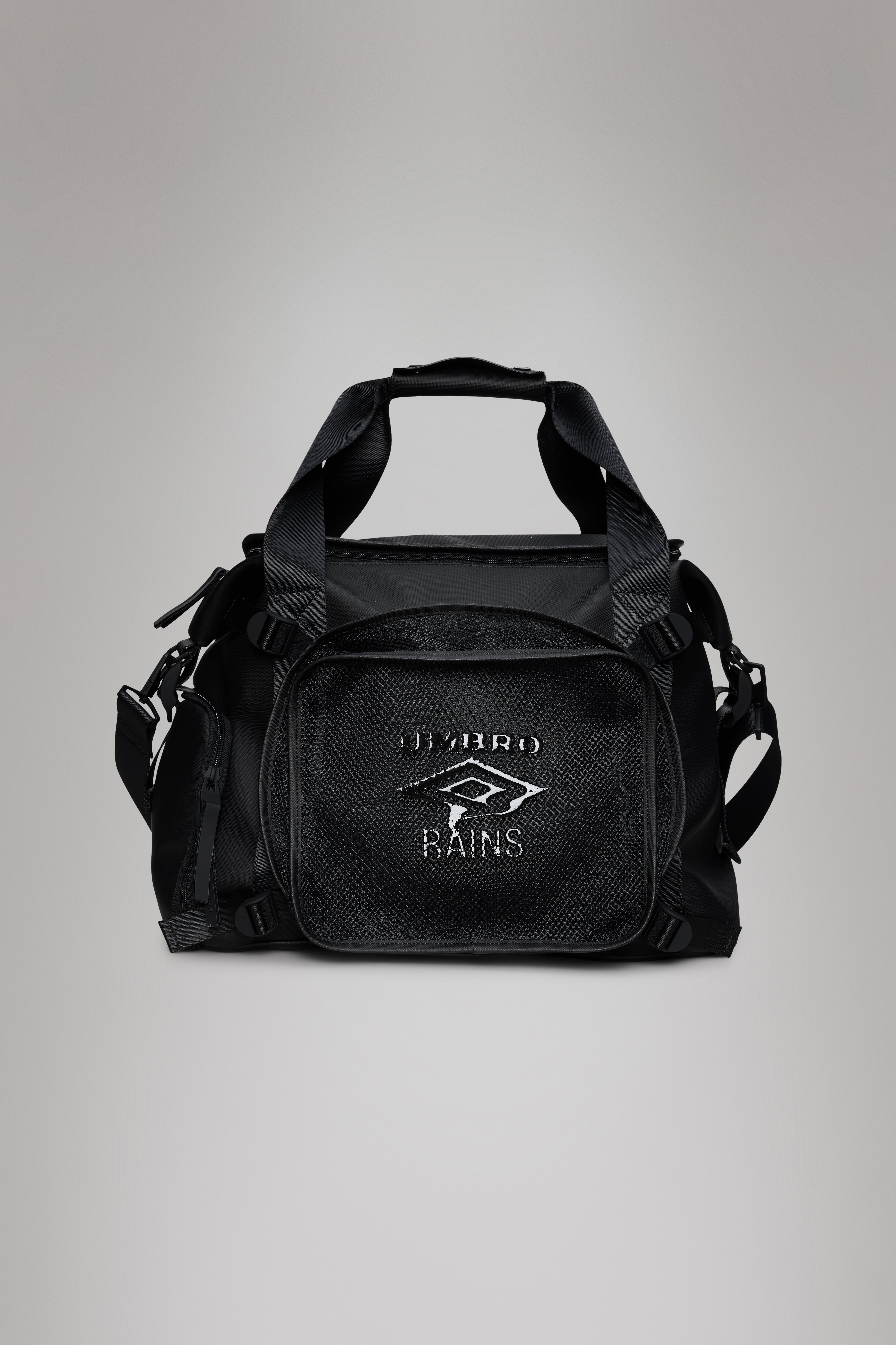 ★UMBRO★ Dumpling Bag Black UQ223CBG51 UQ223CBG51_BLK0 Rains® Rains x Umbro Transfer Duffle Bag in Black for €149