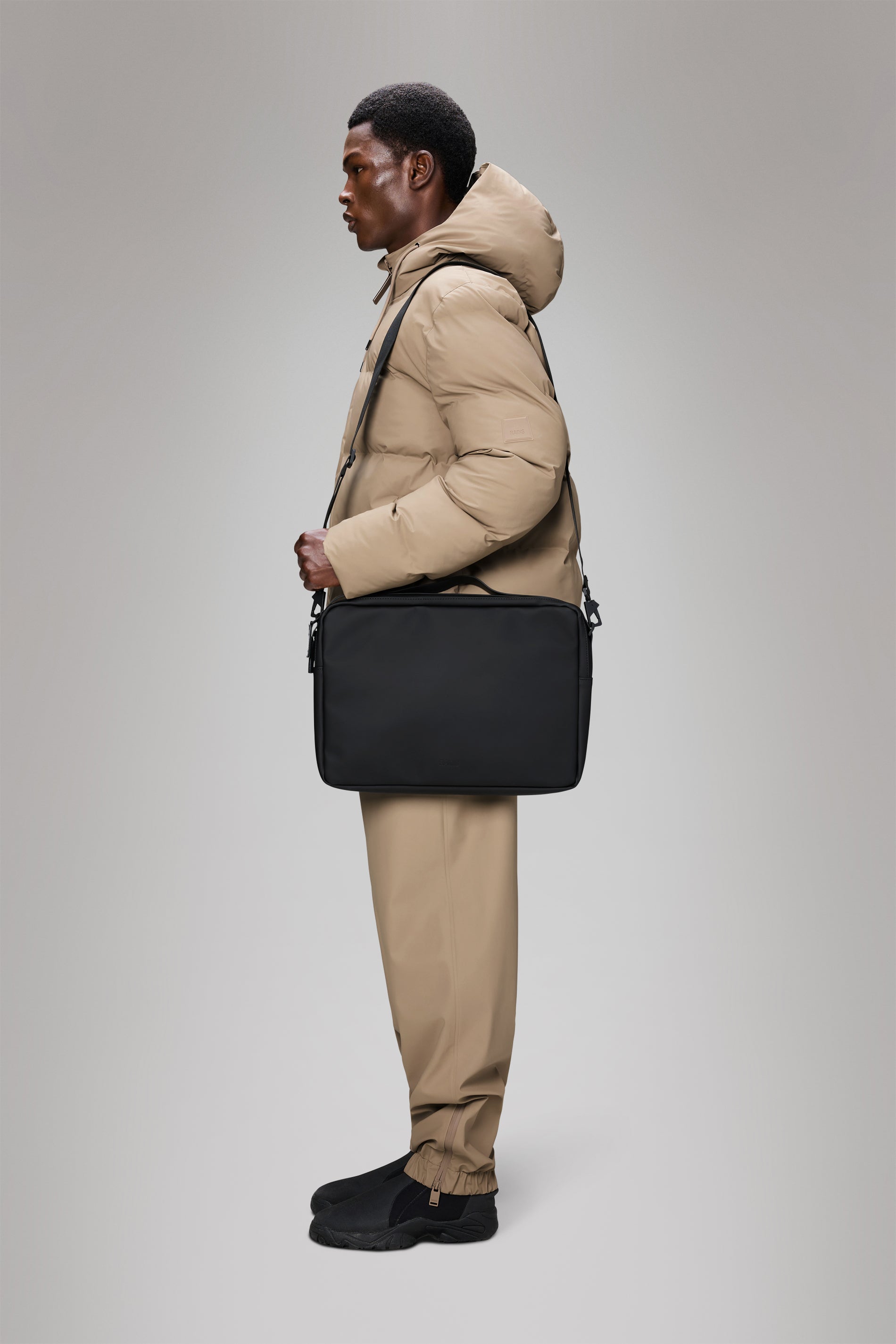 RAINS Laptop Bag 15″/16″ Black 6L H30 x D5.50 x W40 cm Laptop bag