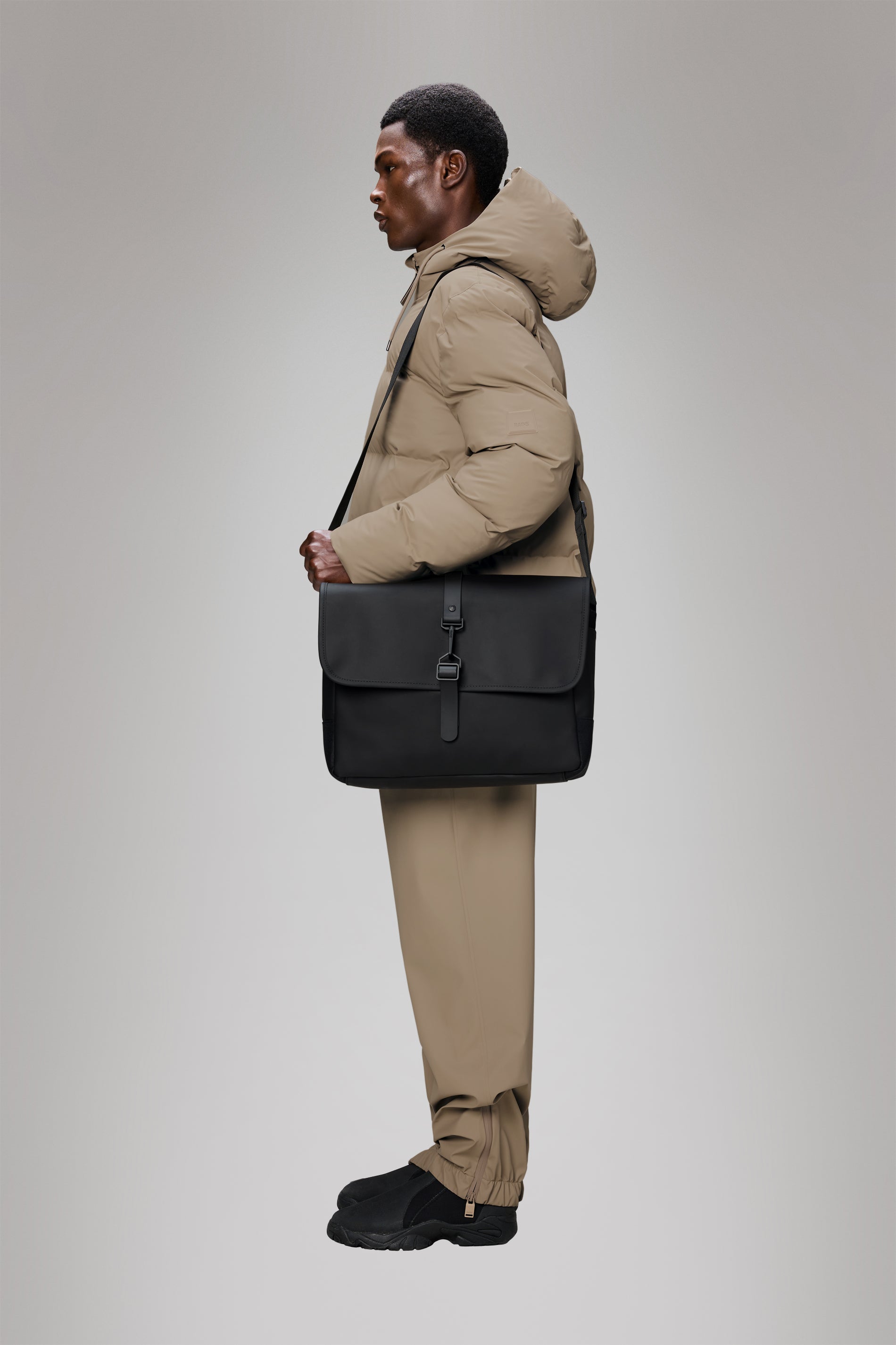 RAINS Messenger Bag Black 11L H30 x D11 x W38 cm Messenger