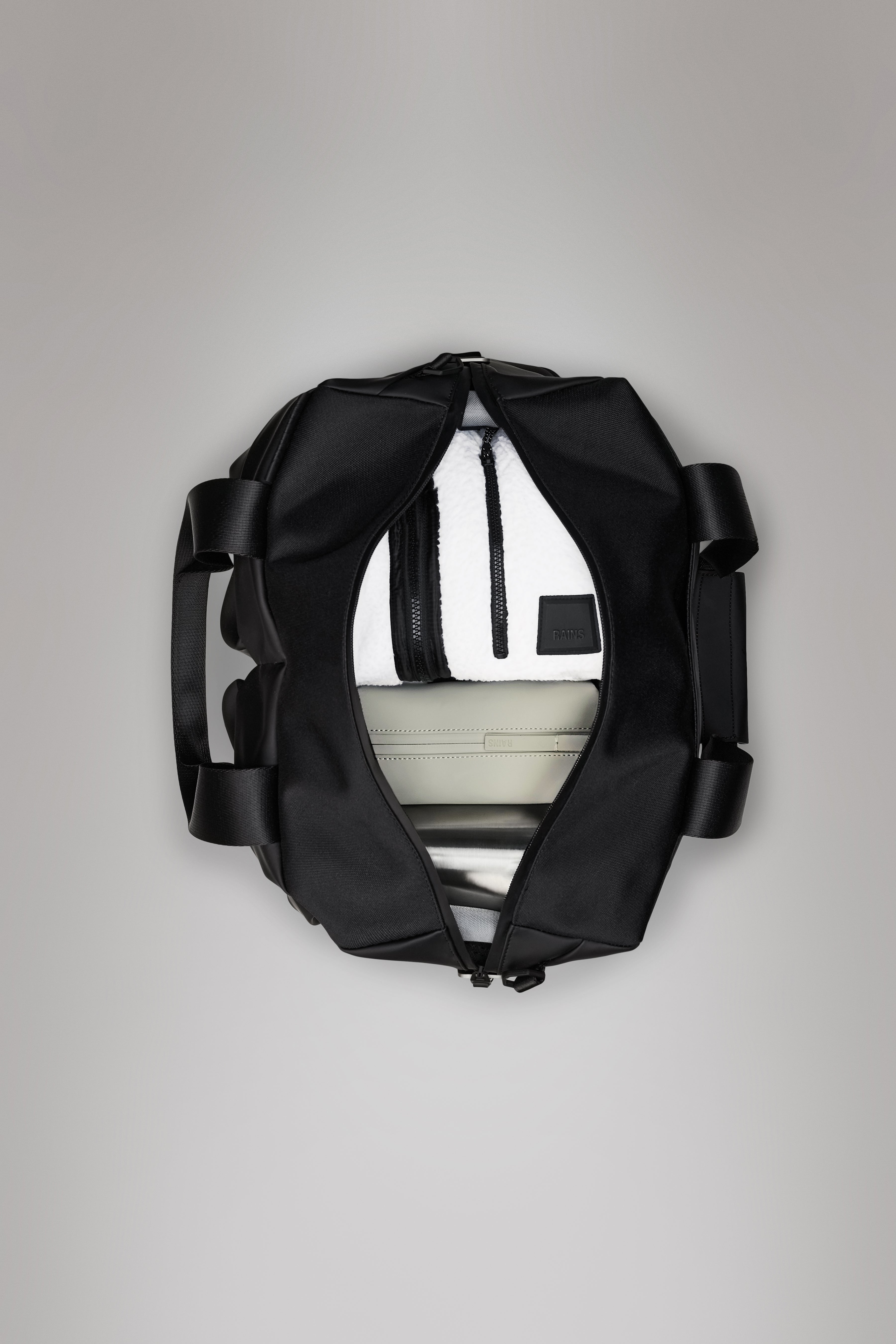 RAINS Otaru Weekend Bag Small Black 23L H37 x D19 x W53 cm Weekender