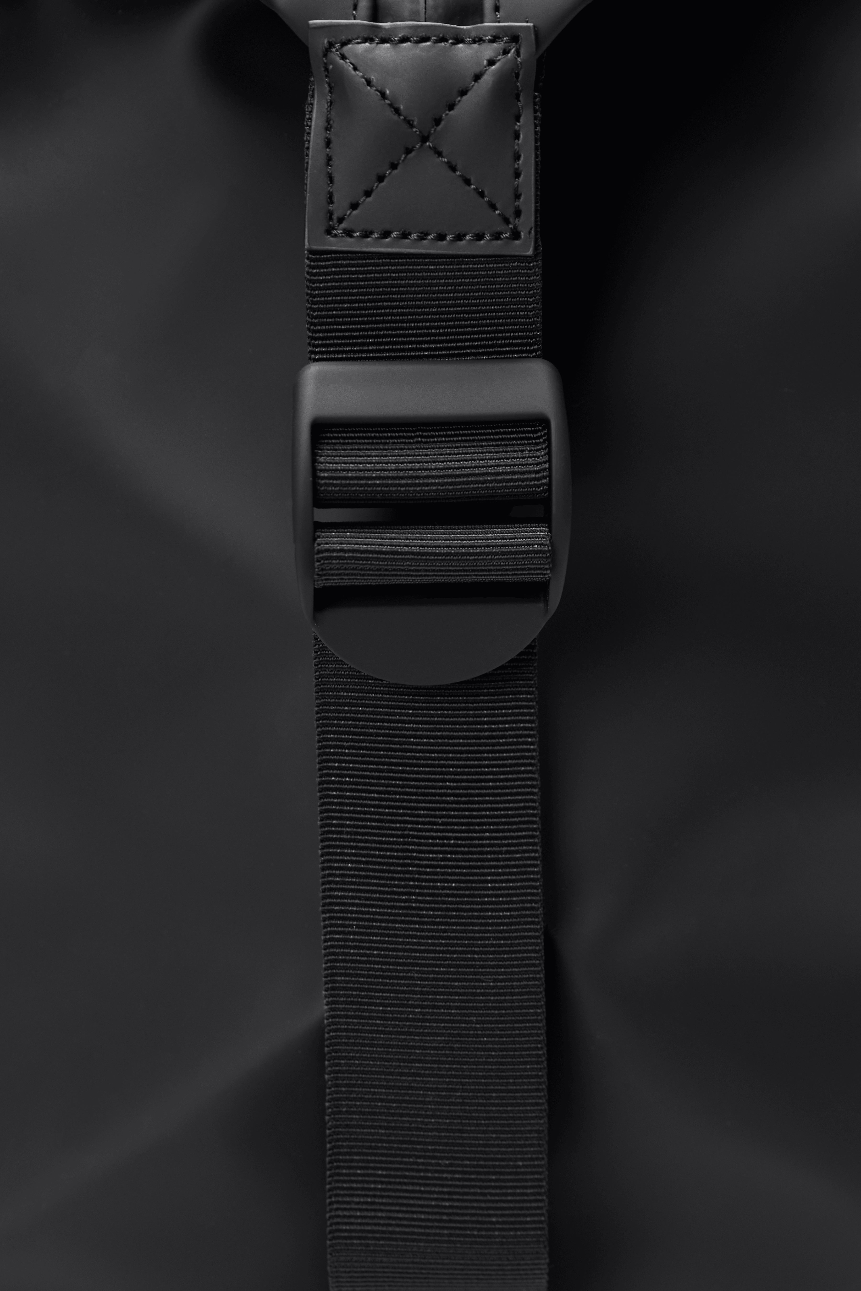 Rains Hilo Weekend Bag Small Coal 23.50L H29 x D18 x W50 cm Weekender