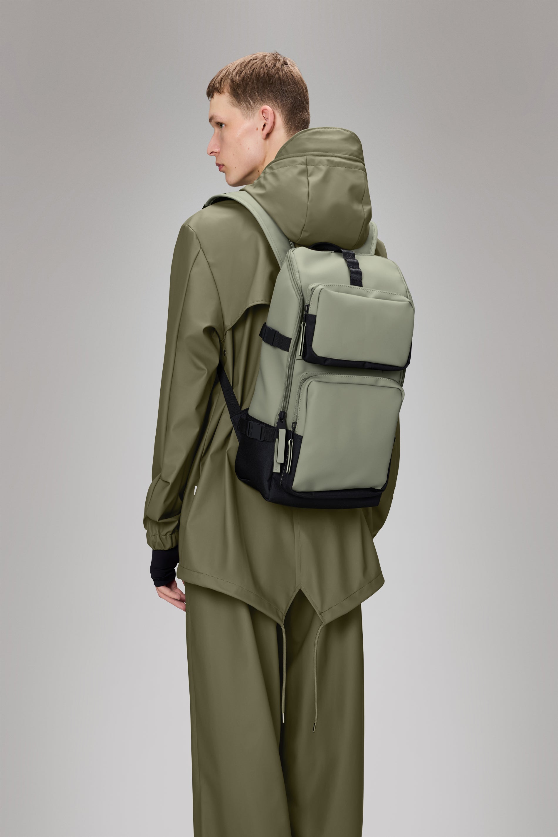 RAINS Trail Cargo Backpack Drift 14L H45 x D12 x W26 cm Backpack